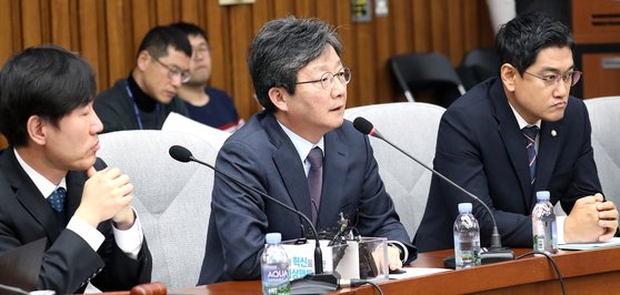 유승민 새로운보수당 인재영입위원장이 19일 서울 여의도 국회에서 열린 창당준비위원회 제4차 비전회의에서 발언을 하고 있다. [뉴스1]