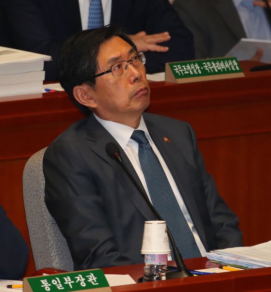 박상기 법무부 장관이 지난 9월 3일 여의도 국회에서 열린 예산결산특별위원회 전체회의에서 생각에 잠겨있다. [연합뉴스]