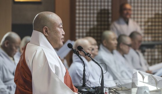 조계종 총무원장 원행 스님은 15일 기자간담회에서 "북한 측의 생태환경 보호와 자연재해 대응을 위한 산림복원을 위해 종단의 사찰림을 활용하는 공동사업도 제안할 방침"이라고 말했다. 김경록 기자