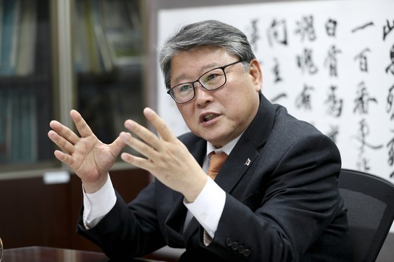 조원진 우리공화당 대표 인터뷰가 20일 국회 의원회관에서 열렸다. 임현동 기자/20100120