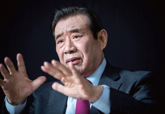 한광옥 전 대통령 비서실장은 ’정부와 국회가 헌법 정신에 맞는 제 역할을 해달라“고 당부했다.