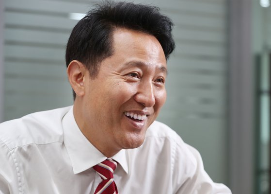 오세훈 전 서울시장은 지난해부터 서울 광진을에서 표밭을 다져왔다. [중앙포토]