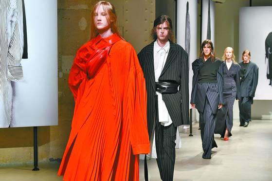 지난 2018년 준지가 파리패션쇼에서 선보인 의상. [사진 삼성물산]