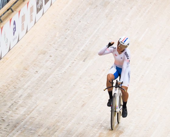 2019 아시아주니어트랙사이클대회 남자 개인추발에서 아시아 주니어 신기록으로 우승한 엄세범. [대한자전거연맹 제공=연합뉴스]