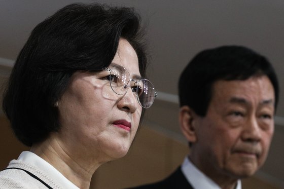 추미애 법무부 장관이 31일 오전 서울 종로구 정부서울청사에서 '특권 없는 공정한 사회를 위한 권력기관 개혁 후속조치 추진 계획' 발표 후 질의응답을 하고 있다. [뉴스1]