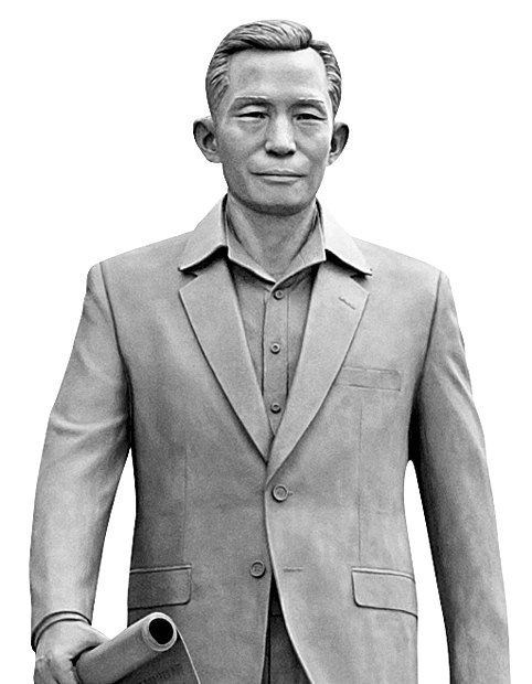 경북 구미시 상모동 박정희 대통령 생가 인근 역사자료관 부지에 2011년 시민 성금으로 세워진 ‘박정희 대통령 동상’. [중앙포토]