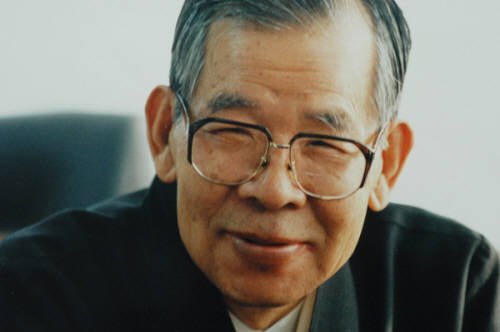 김수환 추기경은 김형석 교수의 대학 과후배다. 당시 김 추기경은 천주교인, 김 교수는 개신교인이었지만 종교와 신앙을 대하는 자세에 공통분모가 많았다. [중앙포토]