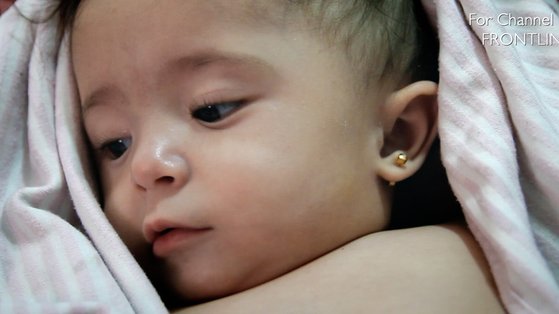 내전 중 태어난 사마는 폭탄이 터져도 울지 않는 아이였다. [사진 엣나인필름]