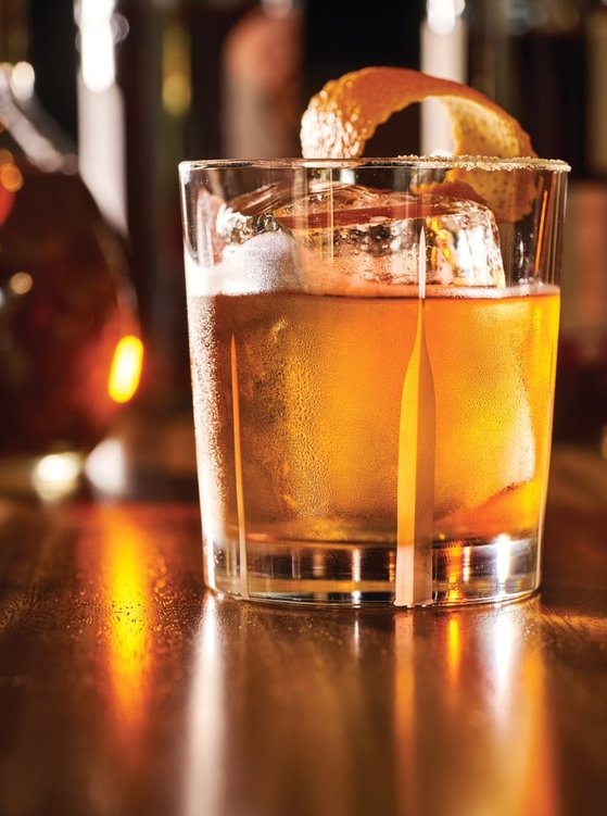 박성민 바텐더의 올드패션드 칵테일.