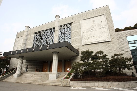 서울 강남구 압구정로의 소망교회는 대표적인 강남 대형교회로 꼽힌다. 이명박 전 대통령도 소망교회 장로다. [중앙포토]