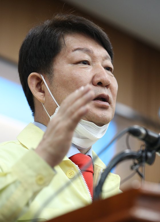 권영진 대구시장의 브리핑. 뉴스1