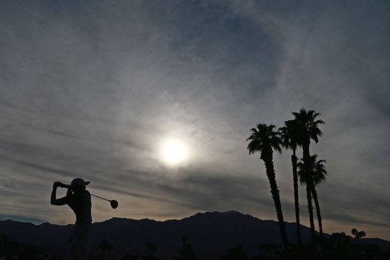 다음달 초 예정됐던 LPGA 투어 시즌 첫 메이저 대회 ANA 인스퍼레이션도 멈춘다. 지난해 열린 ANA 인스퍼레이션 최종 라운드에서 샷하는 고진영의 모습. [AFP=연합뉴스]