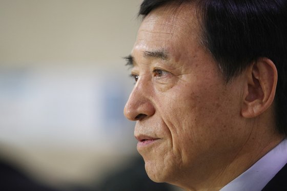 이주열 한국은행 총재가 20일 기자들과 만나 한미 통화스와프 체결의 배경과 의미에 대해 설명하고 있다. 한국은행.