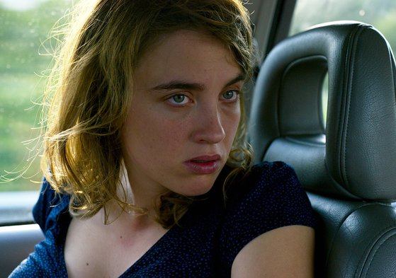 14개 영화수입배급사가 미개봉작 10여편을 선보이는 '영화로운 일상을 위한 신작전'에서 26일부터 상영되는 프랑스 영화 '그 누구도 아닌'. 최근 예술영화로는 이례적으로 14만 관객을 동원한 영화 '타오르는 여인의 초상'의 배우 아델 하에넬(사진)이 주연했다. [사진 그린나래미디어]