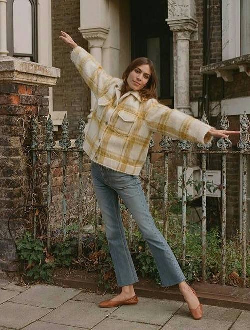 셔츠와 재킷의 장점을 더한 셔켓이 간절기 외투로 주목받는다. 체크무늬 셔켓을 입은 모델 알렉사청. [사진 알렉사청 인스타그램]