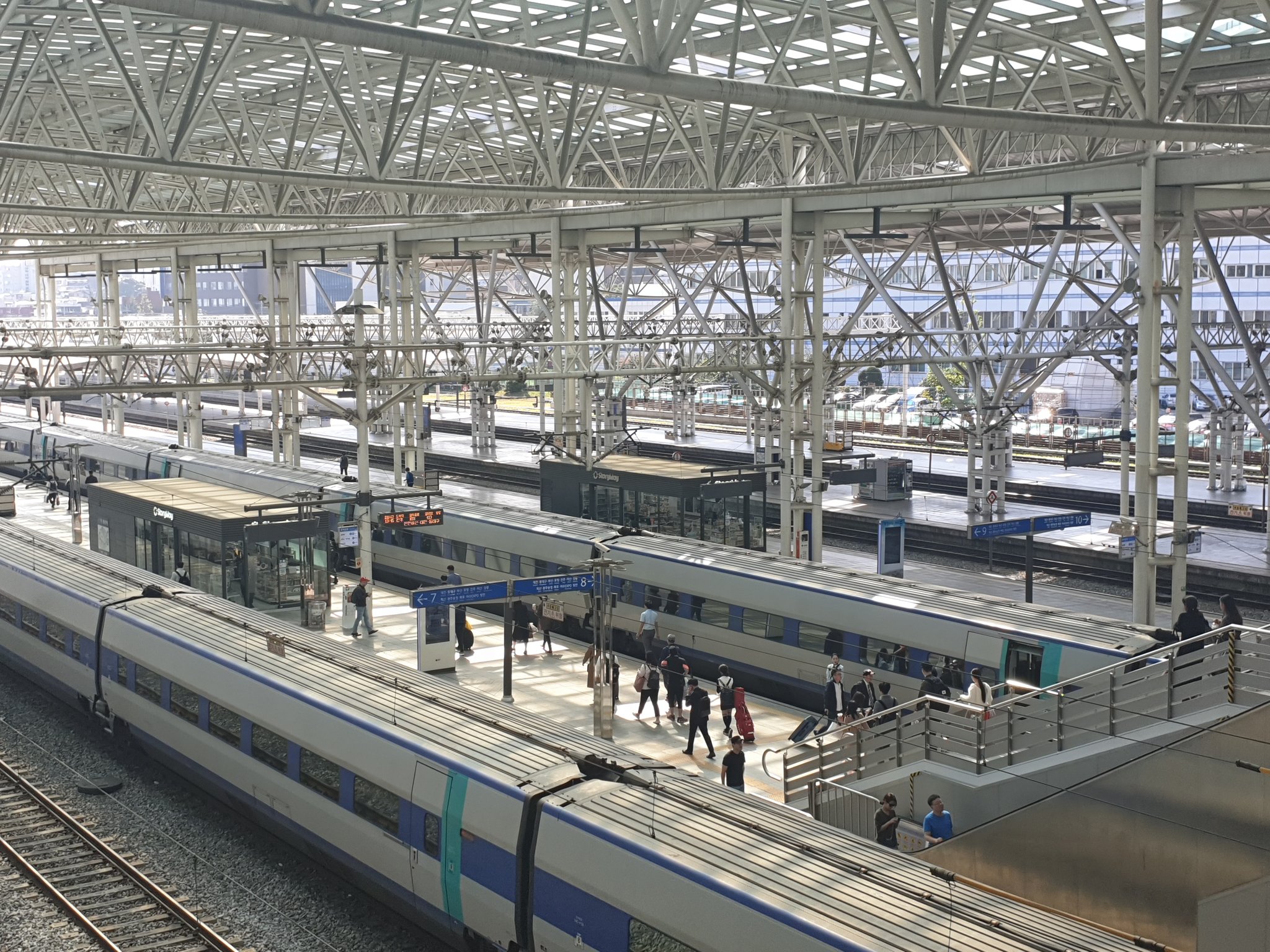 국내 KTX역은 특실 승객의 동선이 일반실에 비해 그다지 짧지 않다. [중앙포토]