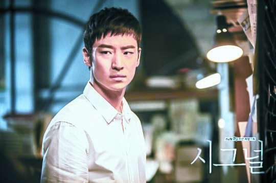 배우 이제훈은 주연 tvN 드라마 '시그널'이 넷플릭스를 통해 전세계 공개된 데 이어 넷플릭스 오리지널 드라마 '무브 투 헤븐'에도 출연한다. [사진 tvN]