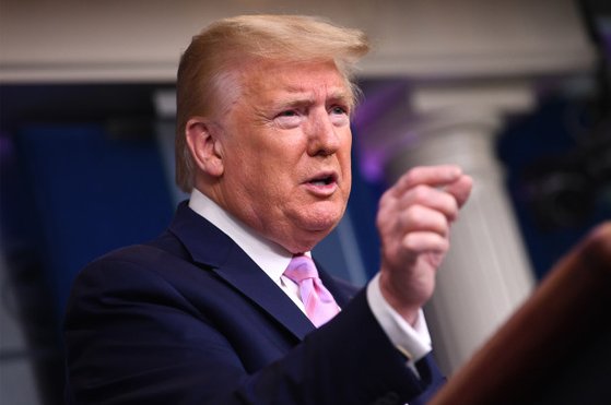 도널드 트럼프 미국 대통령이 "원유 970만 배럴 감산은 2000만 배럴 감산과 같다"고 말했다.