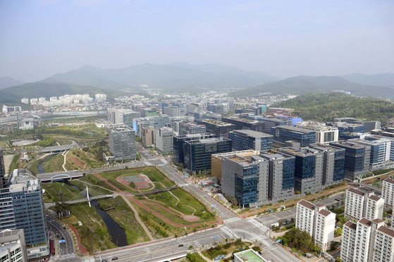 판교신도시 전경. 전체적으로 집값이 강남 못지 않게 올랐지만 지역별, 주택 유형별 편차가 심하다.