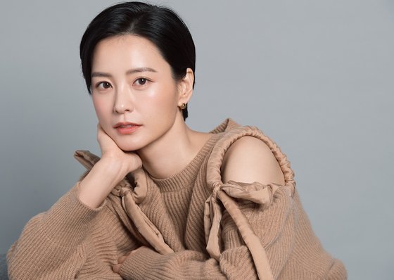 배우 정유미는 심령공포 학원물 '보건교사 안은영'을 넷플릭스 오리지널로 선보인다. [사진 매니지먼트 숲]