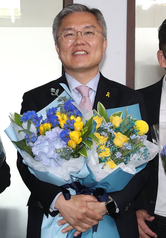 공수처 수사 대상 1호로 윤석열 검찰총장을 지목했던 최강욱 열린민주당 비례대표 당선자. 뉴스1