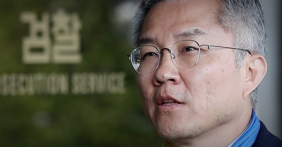 최강욱 열린민주당 비례대표 당선인은 18일 자신의 SNS에 검찰을 향해 "세상이 바뀌었다는 것을 확실히 느끼도록 갚아주겠다"는 글을 올렸다. [뉴스1]