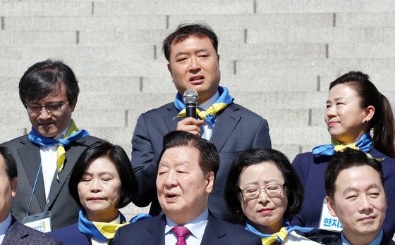 황희석 전 법무부 인권국장(검찰개혁추진지원단장)이 지난달 22일 서울 여의도 국회 본청앞 계단에서 열린 열린민주당 비례대표 후보자 출마자 기자회견에서 발언하고 있다. 변선구 기자