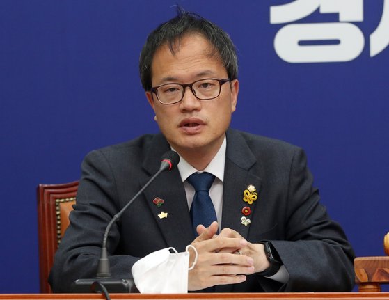 박주민 더불어민주당 최고위원이 24일 오전 서울 여의도 국회에서 열린 최고위원회의에서 모두발언을 하고 있다. [뉴스1]