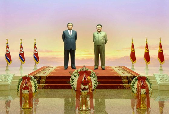 금수산태양궁전내 김일성 주석과 김정일 국방위원장 입상. [뉴스1]