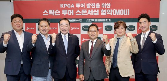 KPGA 챌린지투어가 스릭슨투어로 새출발한다. 6일 협약식에 나선 KPGA 이우진 국장, 한종윤 부회장, 구자철 회장, 홍순성 던롭스포츠코리아 대표, 이준 상무, 홍순상 선수회 대표(왼쪽부터). [사진 KPGA]