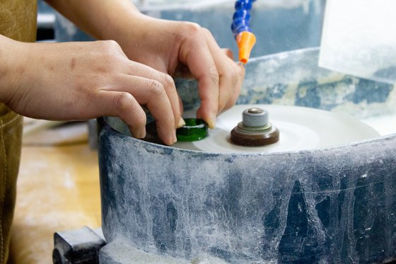 일상에서 쓰이는 공예품을 만들다보니 연마 작업에 특히 공을 들인다. 사진 플레이스 1-3