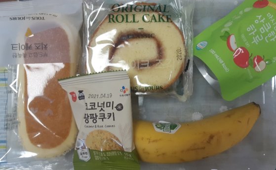 인천시 중구 C 고교는 20일 점심으로 예정된 대체식을 귀가하는 학생들에게 제공했다. 중구 C 고교 제공