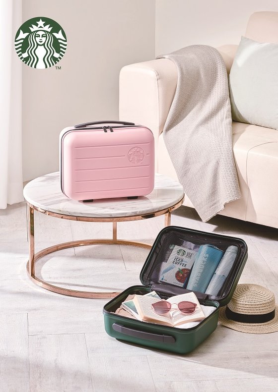 스타벅스 여름 증정품인 '서머 체어'와 '서머 레디 백'. [스타벅스커피코리아 제공]