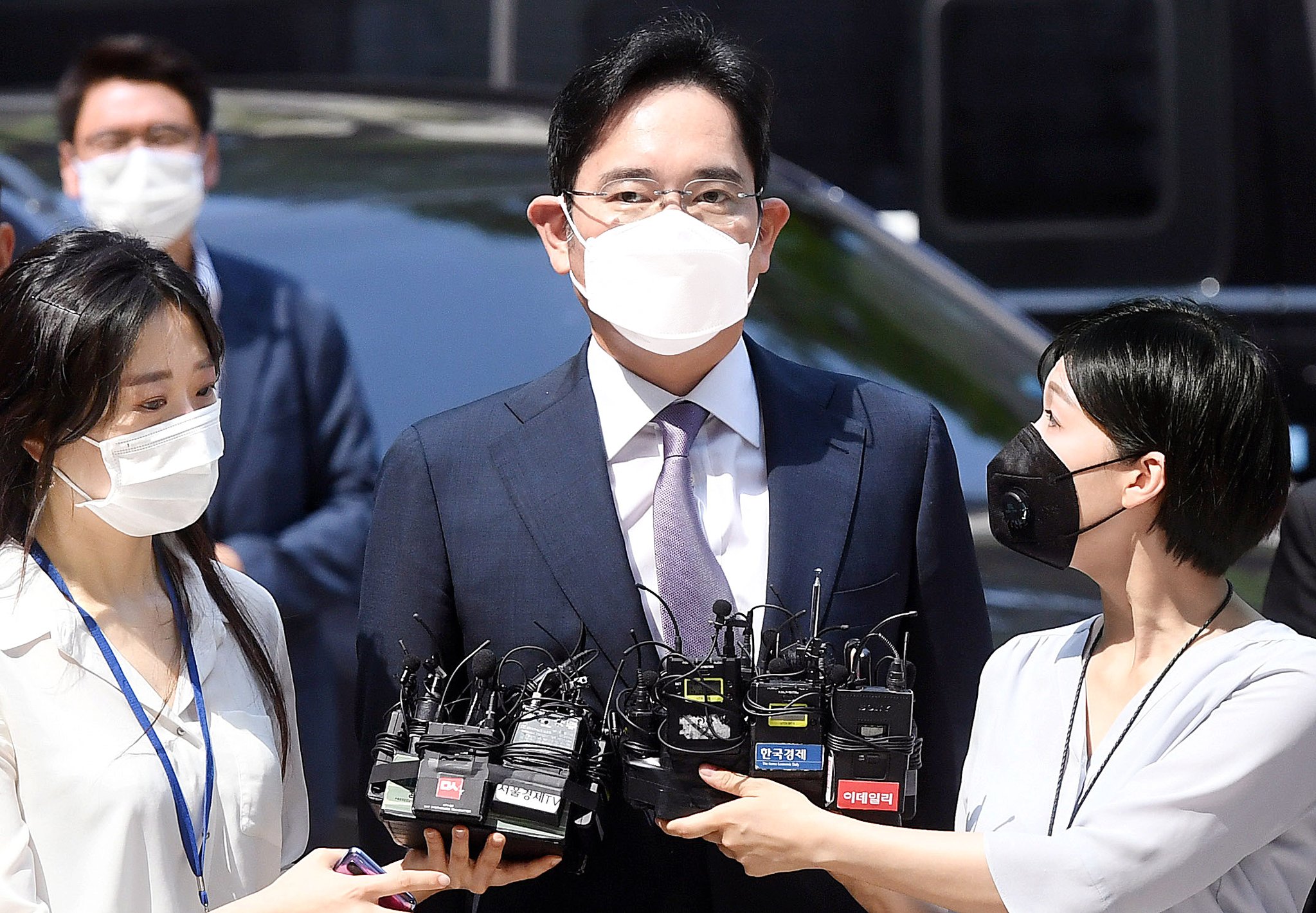 이재용 삼성전자 부회장이 8일 오전 서울 서초동 서울중앙지법에 출석 하고 있다. 중앙포토