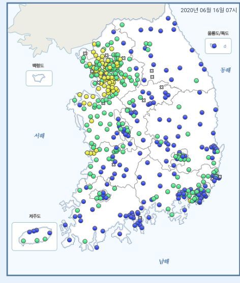 16일 오전 7시 전국 초미세먼지 현황. 수도권은 이미 '나쁨' 수준으로 먼지가 쌓였지만, 예보센터는 오전 5시 예보에서 '전국에 좋음~보통 수준 대기질이 예상된다'고 밝혔다. 자료 국립환경과학원