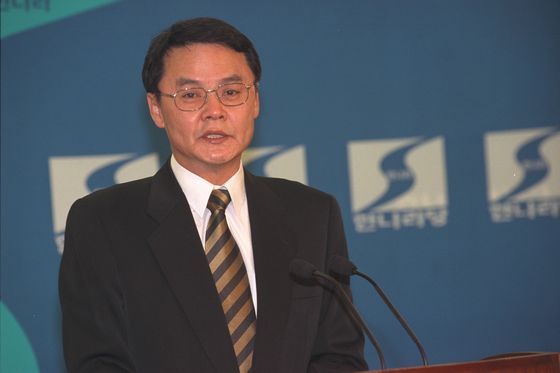 2000년 한나라당 이회창 후보 선대위원장 시절 홍사덕 전 부의장 [중앙포토]