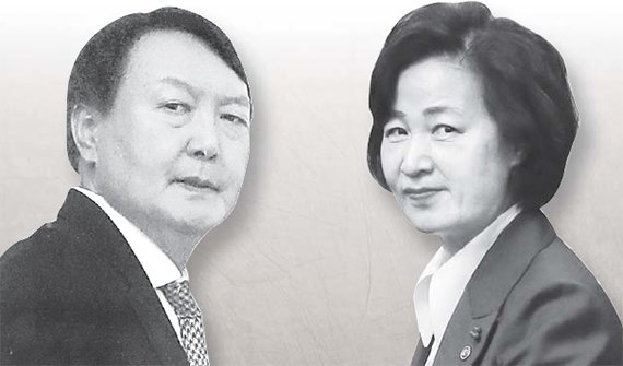 윤석열 검찰총장(왼쪽)과 추미애 법무부장광. 중앙포토