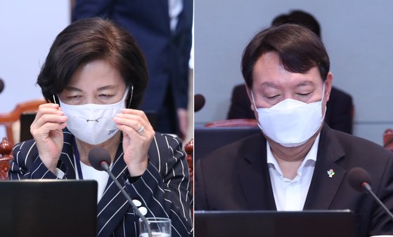 추미애 법무부 장관(왼쪽)과 윤석열 검찰총장이 22일 오후 청와대에서 열린 제6차 공정사회 반부패정책협의회에 참석했다. [연합뉴스]