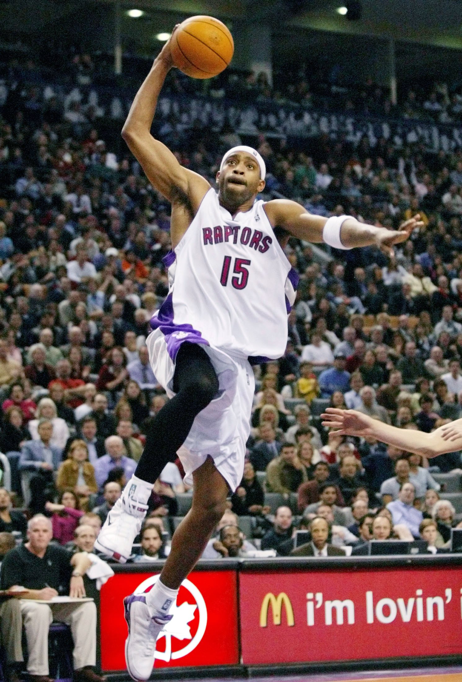 2004년 토론토 랩터스 시절 슛을 시도하는 빈스 카터. [로이터=연합뉴스]