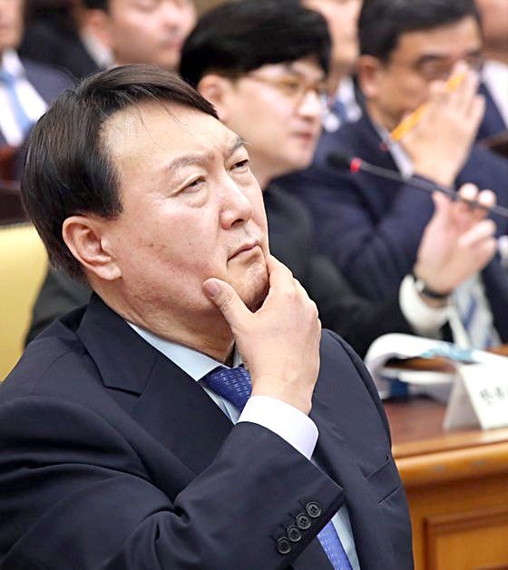 지난해 대검 국정감사에 참석했던 윤석열 검찰총장의 모습. 우상조 기자