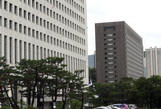 6월30일 서울 서초구에 나란히 위치한 대검찰청과 서울중앙지검 청사. 연합뉴스