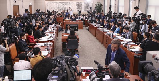 윤석열 검찰총장 후보자 인사청문회가 8일 국회 법제사법위원회 전체회의장에서 열렸다. 임현동 기자