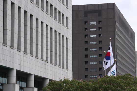 1일 서울 서초구 대검찰청 청사 옆으로 서울중앙지방검찰청(중앙지검) 청사 모습이 보이고 있다. 연합뉴스