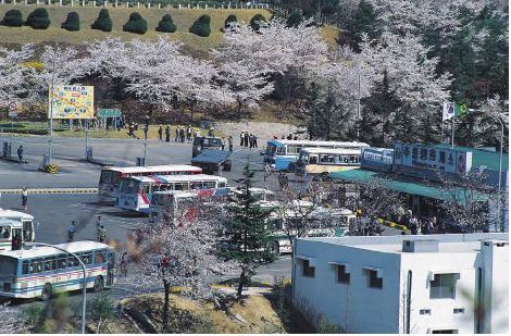 국내 최초의 고속도로 휴게소인 추풍령 휴게소의 초기 모습. [사진 한국도로공사]