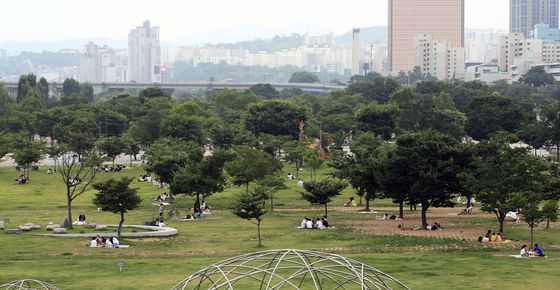 지난 5일 오후 서울 여의도 한강공원 전경. [연합뉴스]