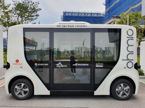 최근 세종시 자율주행 셔틀 실증사업을 위해 국내에 들어 온 뉴질랜드의 '오미오'. 롯데정보통신은 기술 제휴를 통해 오미오의 기술을 국산화할 계획이다. [사진 한국교통연구원]