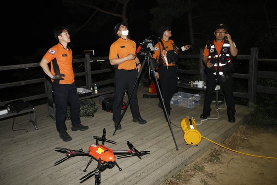 실종된 박원순 서울시장 수색에 119 특수구조대의 드론이 동원됐다. 뉴스1