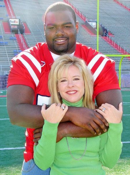 영화의 모델이 된 실제 마이클 오어 선수와 리 앤 투오이.