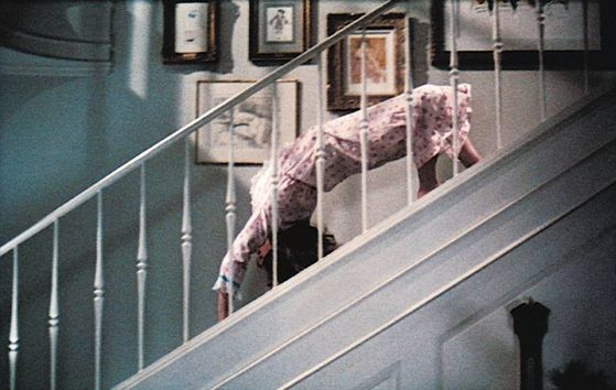 윌리엄 프리드킨 감독의 '엑소시스트'(1973) 속 장면들은 후대 공포영화에도 무수히 오마주됐다. [사진 워너브러더스 코리아]