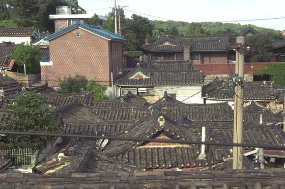 종로구 가회동 31번지 북촌마을 일대에 들어선 고급 빌라와 다세대주택 [중앙포토]